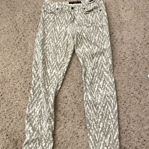 LUCKY BRAND grey and white pants.
